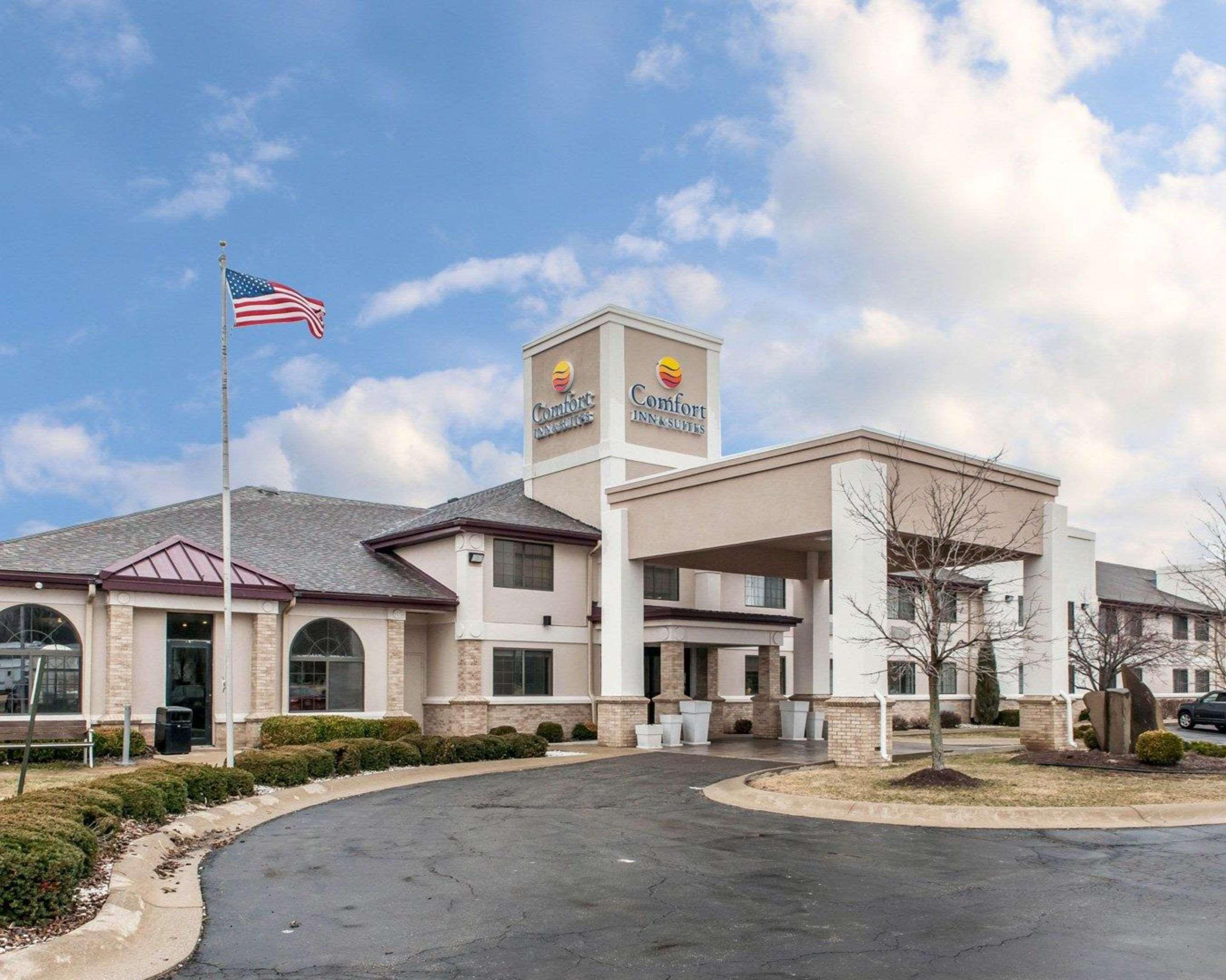 Comfort Inn & Suites Napoleon Exterior photo