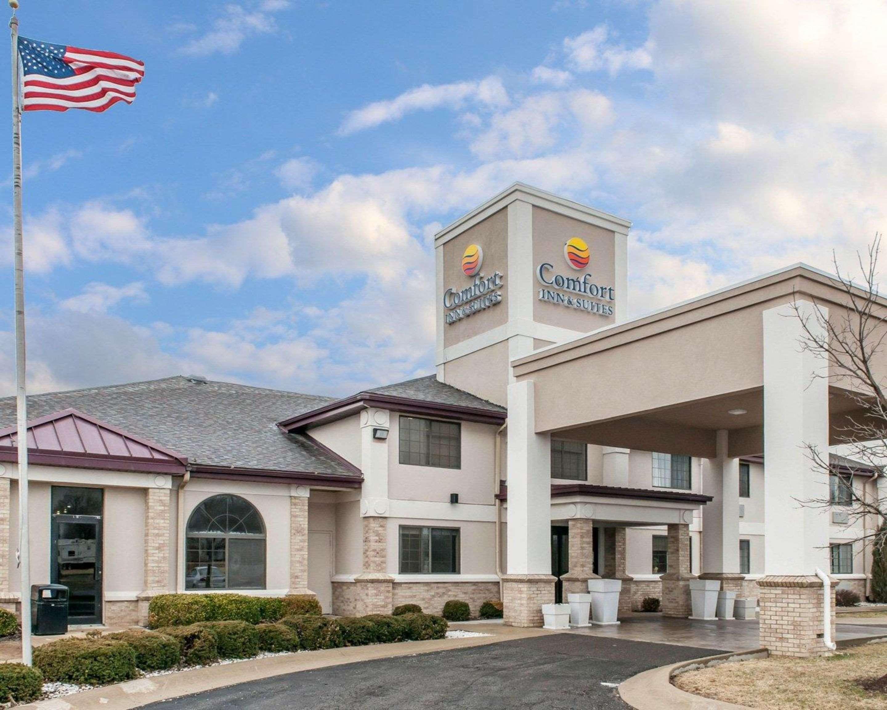 Comfort Inn & Suites Napoleon Exterior photo