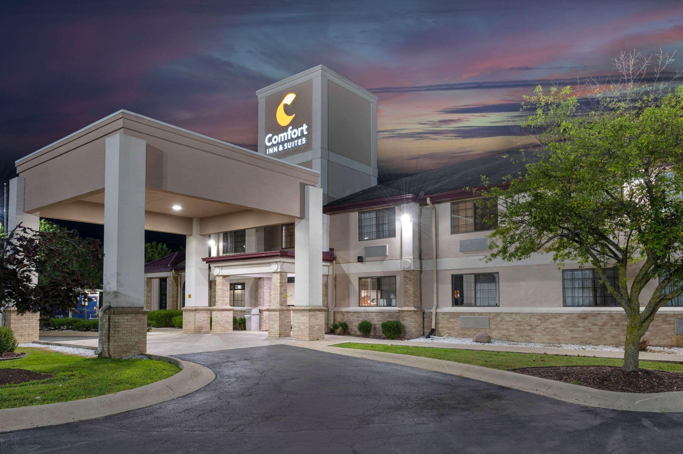 Comfort Inn & Suites Napoleon Exterior photo