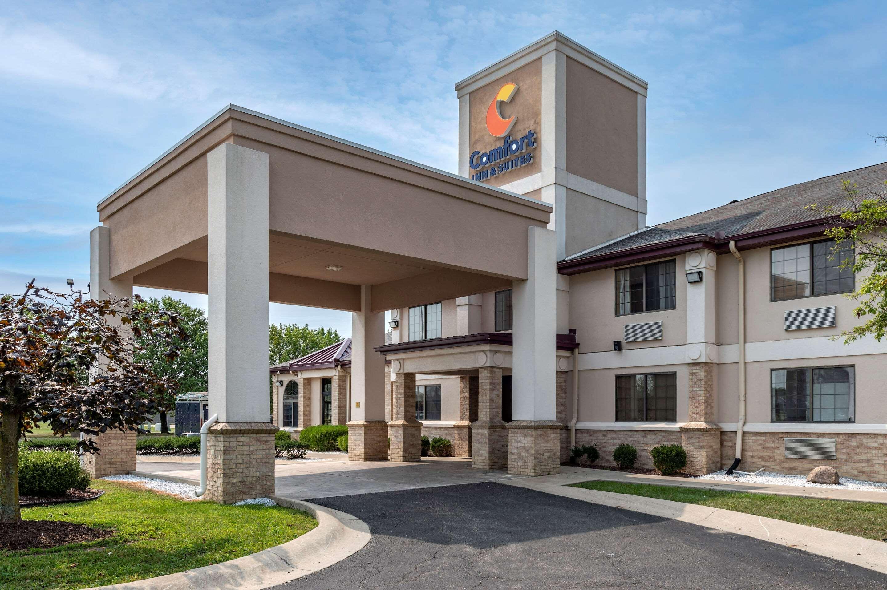 Comfort Inn & Suites Napoleon Exterior photo