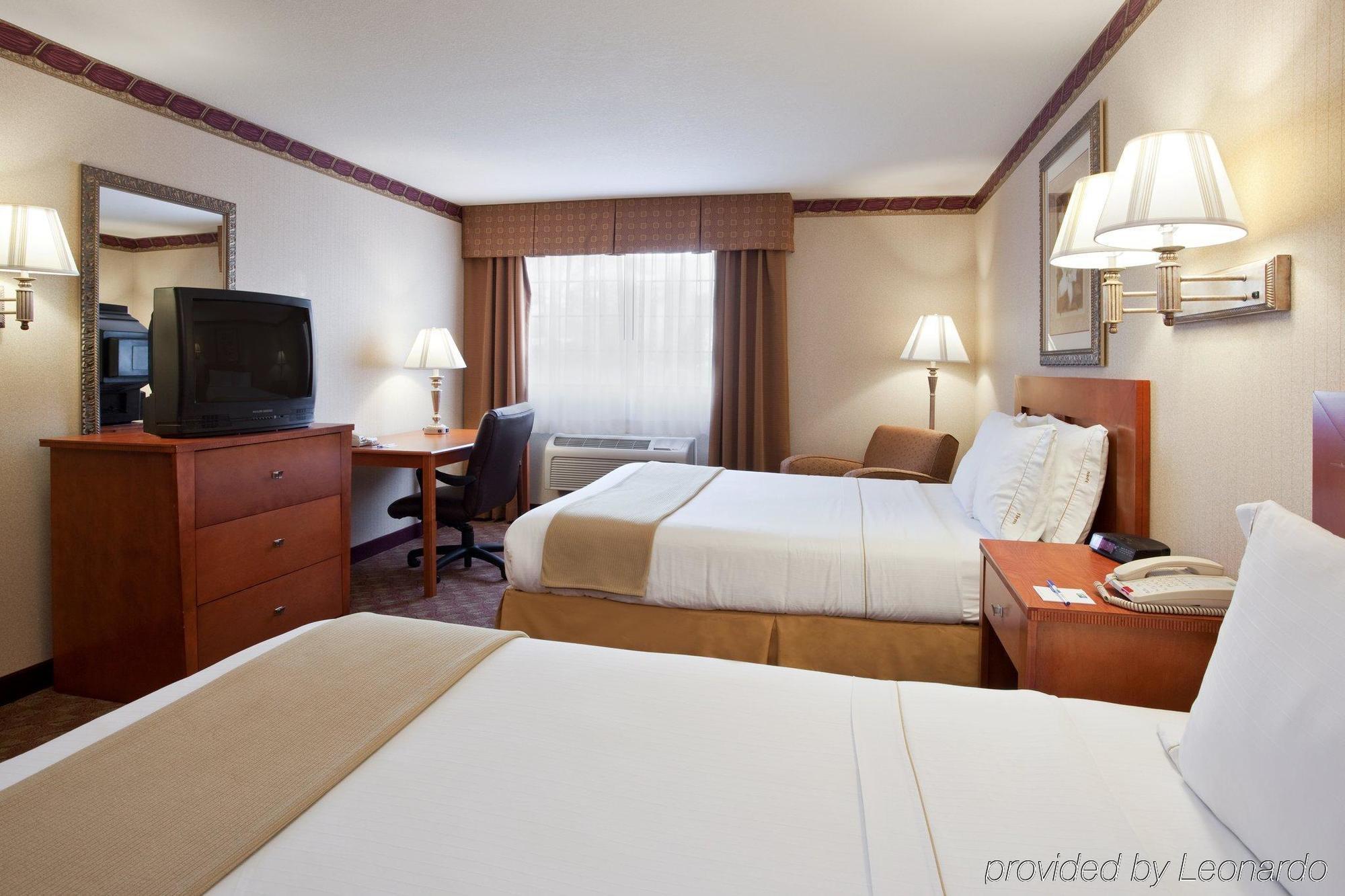 Comfort Inn & Suites Napoleon Room photo